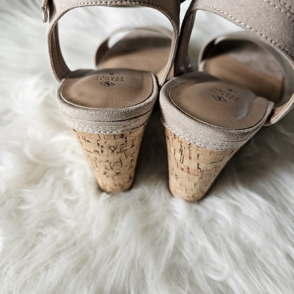 Call It Spring taupe wedges, size 7.5 - Picture 4 of 9